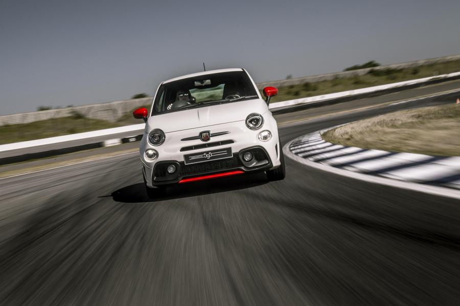  Abarth 595 (312) 2016 года  (UK) (фото 7 из 13)